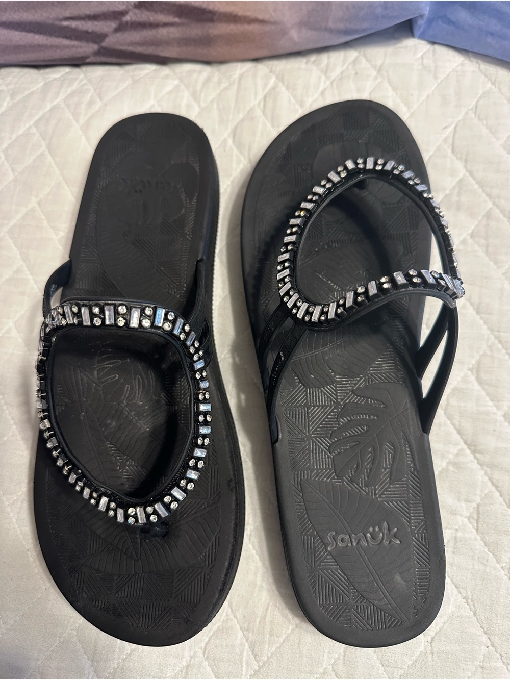 🎄 sanuk black rhinestone sandals approx size 10–10.5